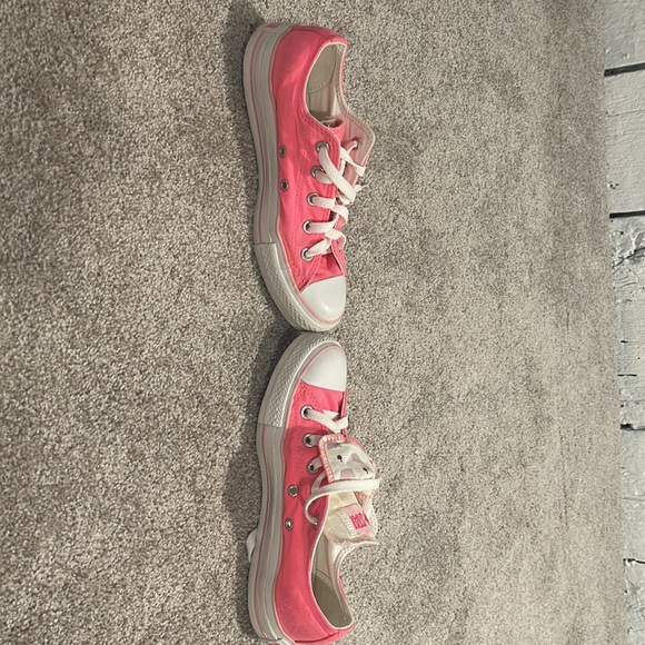EUC Neon Pink Low Top Converse Chucks Size 6 - Picture 3 of 4